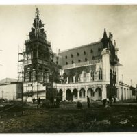 Opbouw van het paviljoen van de stad Brussel aan het Gemeenteplein